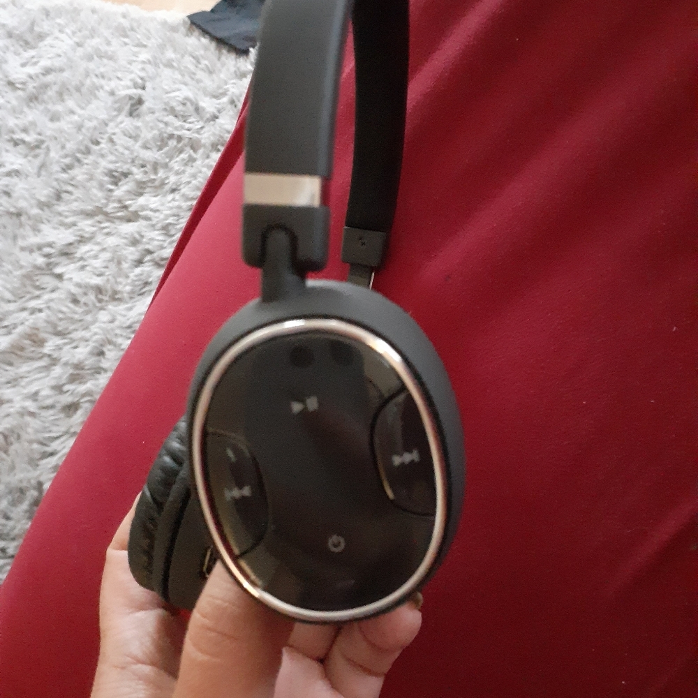 Creative headphones wp 300 like a new